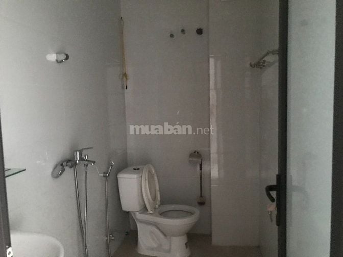 Bán nhà CC ngõ phố Ngô Gia Tự 32m2 x 5 T Dân xây .Giá 6,3 tỷ