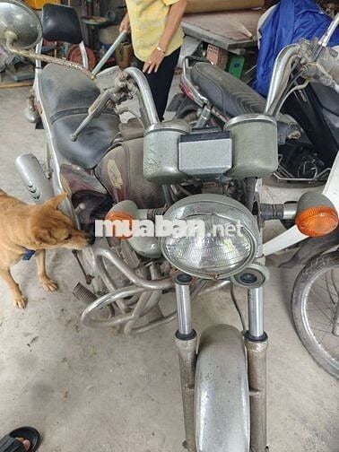 Daelim Custom 125 Đỏ mận Cổ điển Nhập khẩu