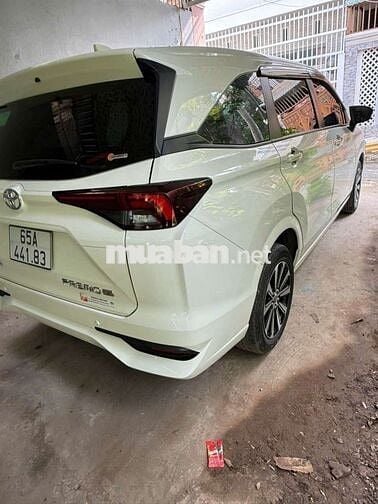 Toyota Avanza Premio Trắng 7 chỗ