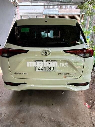 Toyota Avanza Premio Trắng 7 chỗ
