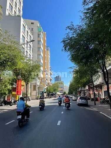 Căn Góc 3 MT - Thang Máy - 5 tầng - Số 1 Phan Văn Trường, Quận 1
