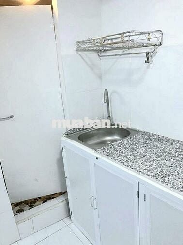 Phòng 1tr8 ở 2177/6 Huỳnh Tấn Phát, ngay kho B, Trường Lâm Văn Bền