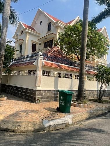 Cho thuê Biệt Thự gần sông , khí hậu mát mẻ 