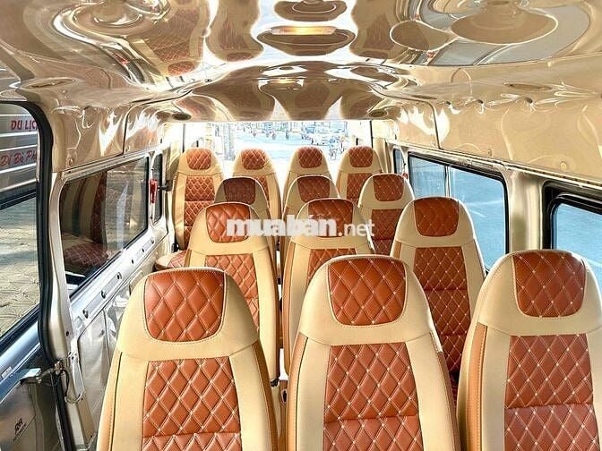 Ford Transit 16 chỗ Bạc Việt Nam