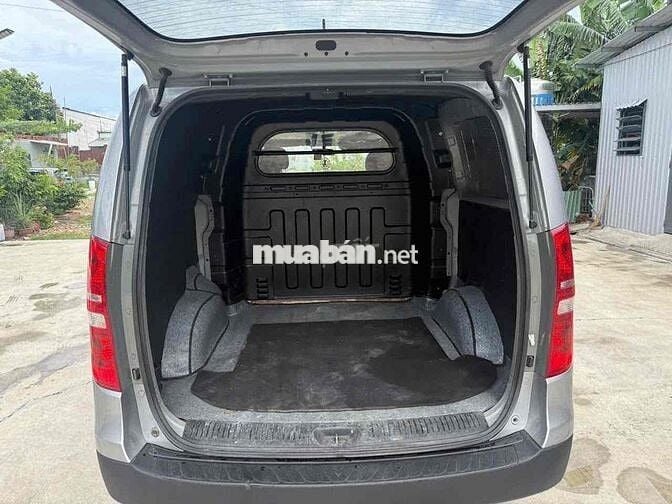 Hyundai Starex 2016 Bạc Sàn Dầu