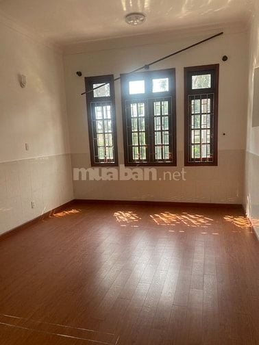 Cho thuê Biệt Thự gần sông , khí hậu mát mẻ 