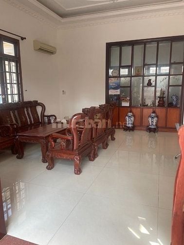 Cho thuê Biệt Thự gần sông , khí hậu mát mẻ 