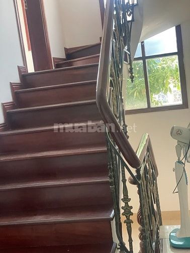 Cho thuê Biệt Thự gần sông , khí hậu mát mẻ 