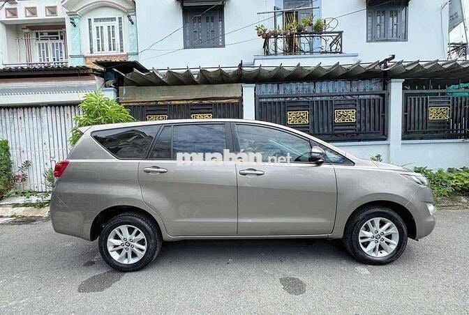 Toyota Innova 2.0G 2019 Số tự động Nâu vàng