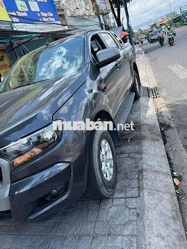 Ford Ranger XLS 2017 Số tự động Xám