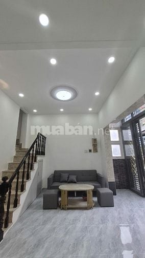 Phường Chánh Hưng Quận 8, gần cầu Phạm Hùng sát Q5, DT 42m2 3 tầng 3PN