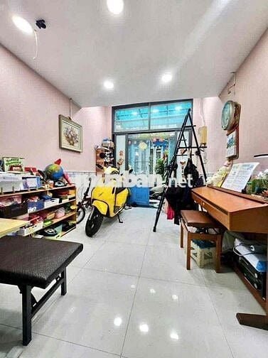 BÁN NHÀ HẼM 4M VƯỜN CHUỐI QUẬN 3 DT 3 x 8 24m2 5 TẦNG GIÁ 5.85 TỶ TL