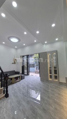 Phường Chánh Hưng Quận 8, gần cầu Phạm Hùng sát Q5, DT 42m2 3 tầng 3PN