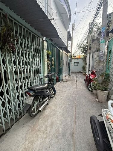 Phường Chánh Hưng Quận 8, gần cầu Phạm Hùng sát Q5, DT 42m2 3 tầng 3PN