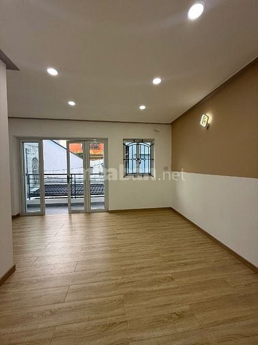 Phường Chánh Hưng Quận 8, gần cầu Phạm Hùng sát Q5, DT 42m2 3 tầng 3PN