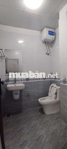 Chính chủ. Phòng 3tr3 ở 250/80 Phan Trọng Tuệ. Cửa sổ ban công