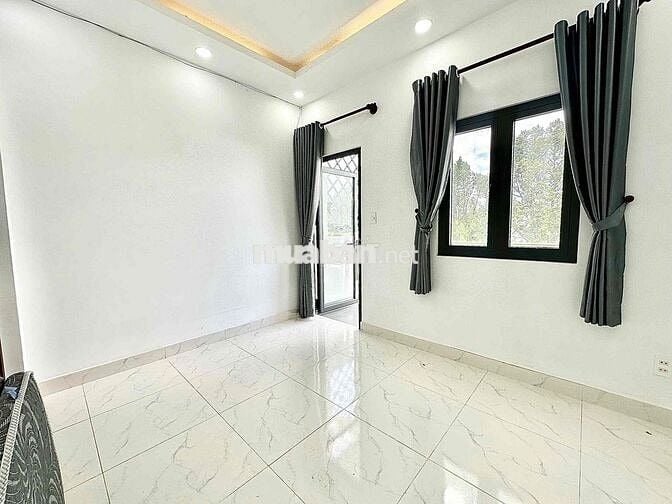NHÀ MỚI XÂY CÓ BAN CÔNG MÁY LẠNH KẾ ĐẠI HỌC CÔNG THƯƠNG - AEON TÂN PHÚ
