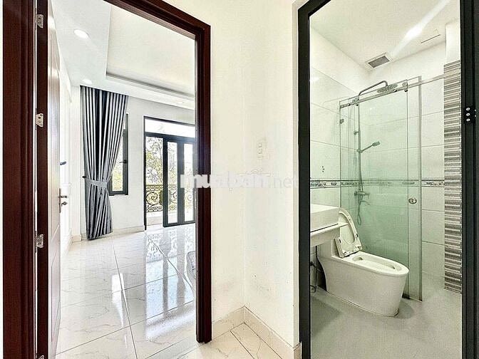NHÀ MỚI XÂY CÓ BAN CÔNG MÁY LẠNH KẾ ĐẠI HỌC CÔNG THƯƠNG - AEON TÂN PHÚ