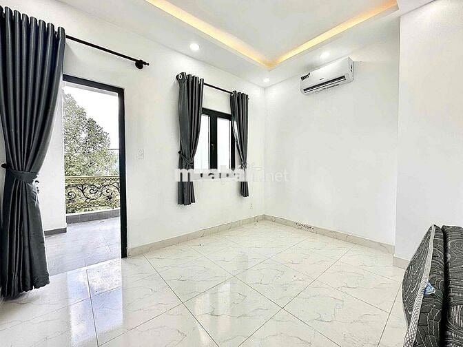 NHÀ MỚI XÂY CÓ BAN CÔNG MÁY LẠNH KẾ ĐẠI HỌC CÔNG THƯƠNG - AEON TÂN PHÚ