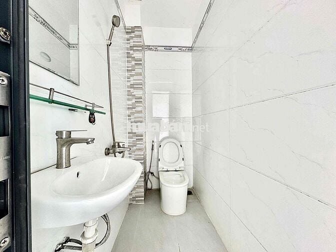 NHÀ MỚI XÂY CÓ BAN CÔNG MÁY LẠNH KẾ ĐẠI HỌC CÔNG THƯƠNG - AEON TÂN PHÚ