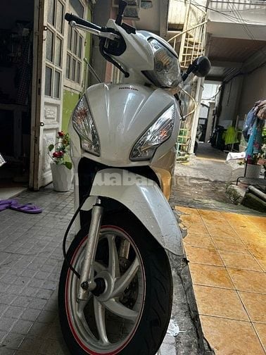 Bán xe Vision 2016 trắng nữ chạy Bstp 16.7tr chính chủ