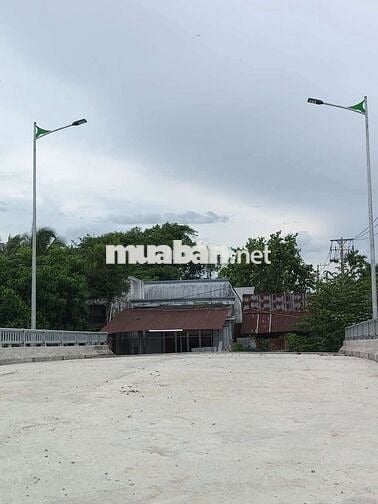 NỀN MẶT TIỀN MINH LƯƠNG - GIỤC TƯỢNG SẮP THONG XE