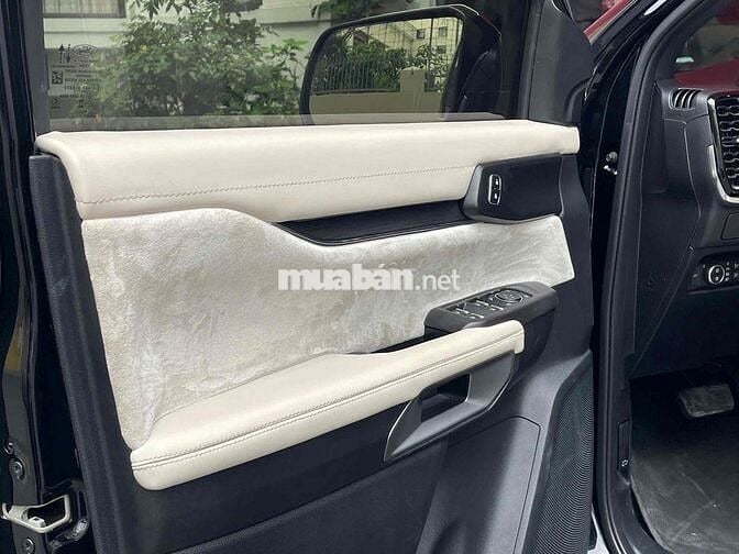 Ford Everest Titanium 4x2 2024 26.000 Km Đen