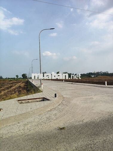 NỀN MẶT TIỀN MINH LƯƠNG - GIỤC TƯỢNG SẮP THONG XE
