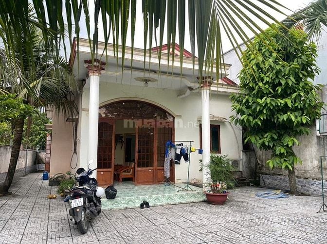 Nhà sân vườn cần bán, thích hợp kinh doanh hoặc làm khách sạn mini 