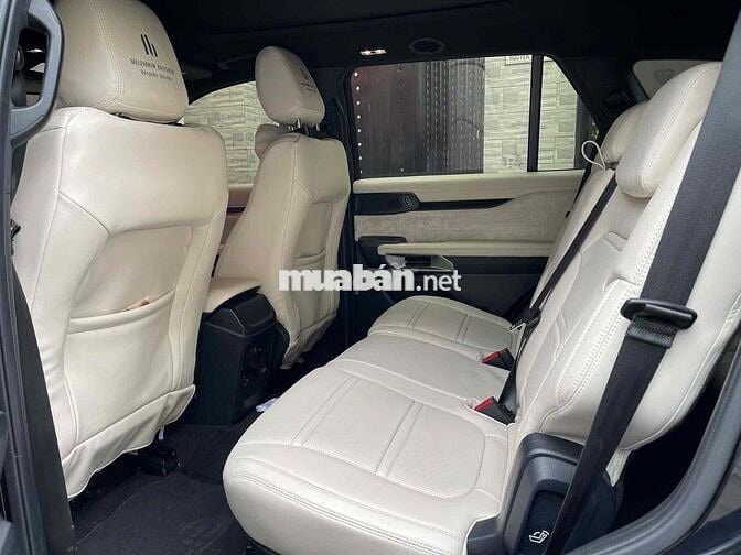 Ford Everest Titanium 2024 đi lướt,chính hãng bán