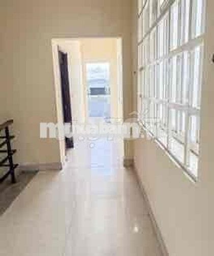 Cho thuê nhà HXH gần ĐH Ngân Hàng, DTSD 200m2,đs 5, p.Linh Trung 10tr