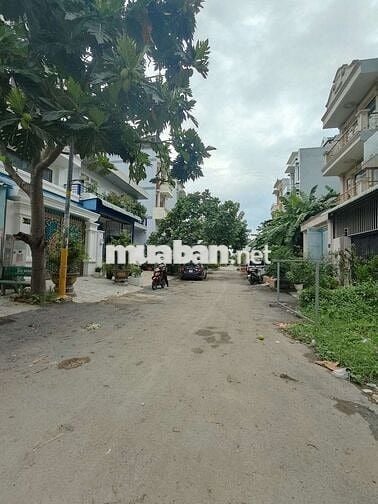 Bán lô đất 90m2 KDC Bến Lức. Đường 10m xây dựng tự do. Giá chỉ 3,8tỷ