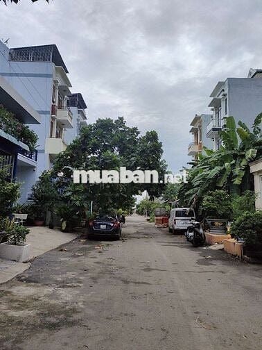 Bán lô đất 90m2 KDC Bến Lức. Đường 10m xây dựng tự do. Giá chỉ 3,8tỷ
