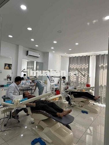 TUYỂN DỤNG LỄ TÂN , PHỤ TÁ NHA KHOA