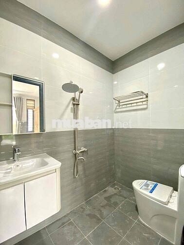 CHDV BAN CÔNG FULL NỘI THẤT MỚI KENG GẦN ĐH NGUYỄN TẤT THÀNH