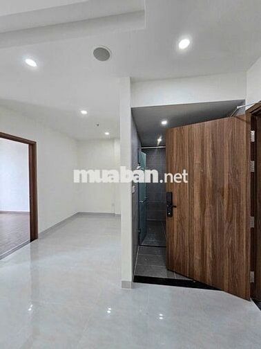 Chính Chủ bán gấp căn 2PN 2WC DT 73m2 hướng Đông Nam view hồ bơi 