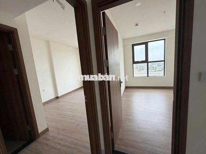 Chính Chủ bán gấp căn 2PN 2WC DT 73m2 hướng Đông Nam view hồ bơi 