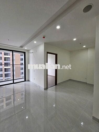 Chính Chủ bán gấp căn 2PN 2WC DT 73m2 hướng Đông Nam view hồ bơi 