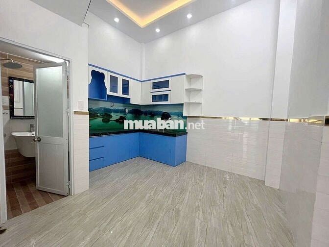 nhà 2 lầu 4 phòng ngủ.gần chợ Liên Khu 5-6