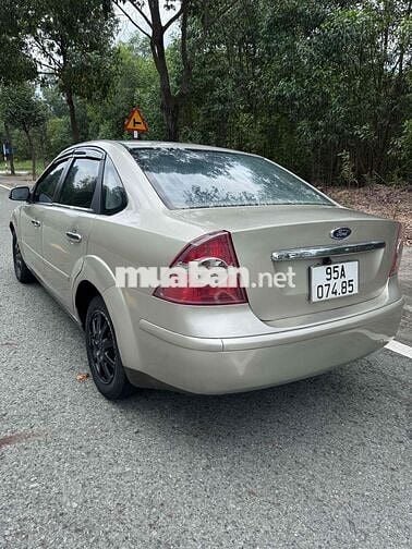 Ford Focus 2024 Vàng cát 5 chỗ