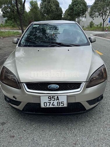 Ford Focus 2024 Vàng cát 5 chỗ