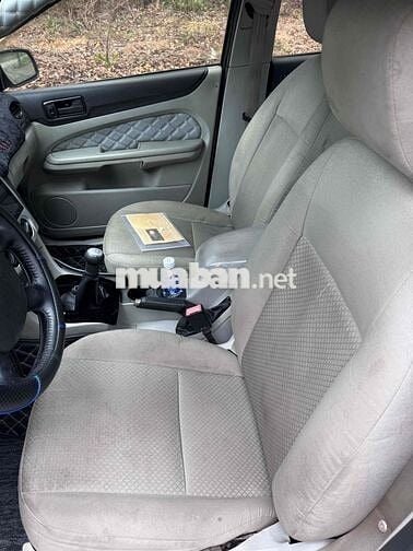 Ford Focus 2024 Vàng cát 5 chỗ