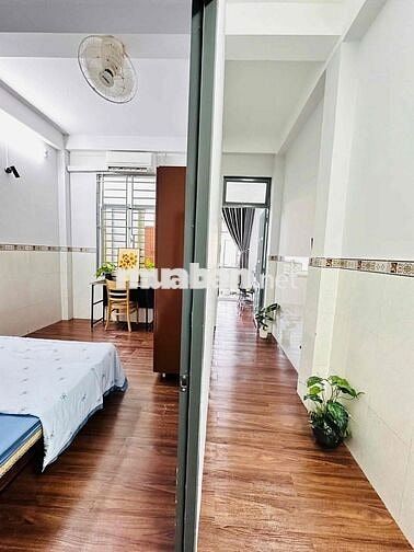 2 Phòng ngủ ban công  THANG MÁY ngay Tại Phú Nhuận full nội thất