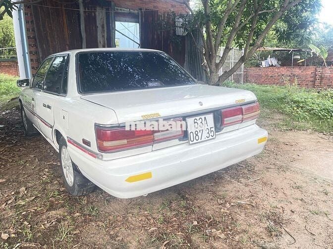 Toyota Camry 1987 Trắng