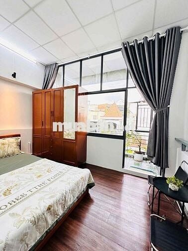 2 Phòng ngủ ban công  THANG MÁY ngay Tại Phú Nhuận full nội thất
