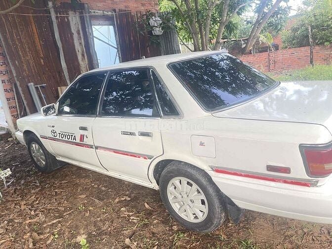 Toyota Camry 1987 Trắng