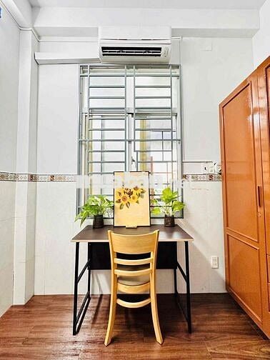 2 Phòng ngủ ban công  THANG MÁY ngay Tại Phú Nhuận full nội thất