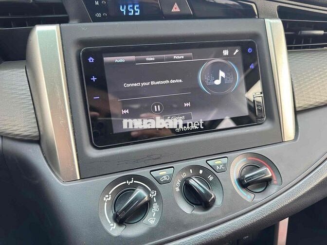 Toyota Innova 2.0E MT 2021 Bạc Số sàn