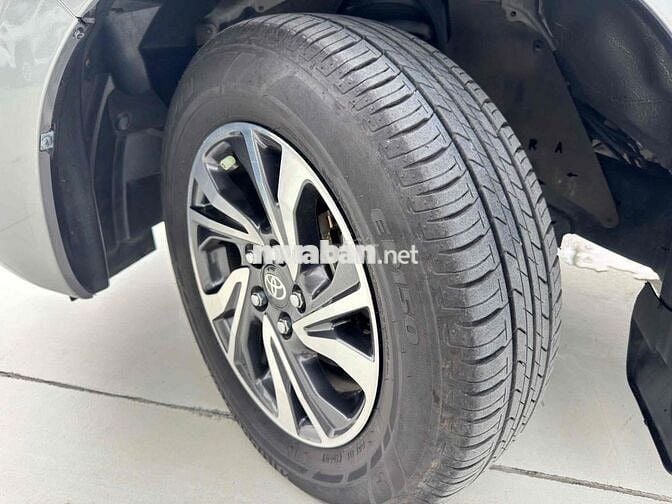 Toyota Innova 2.0E MT 2021 Bạc Số sàn