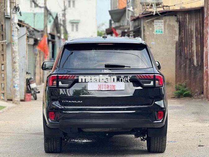 Ford Everest 2022 1 cầu (4x2) Đen